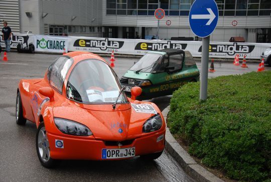 Der Jetcar erinnert äußerlich an das Ein-Liter-Auto von VW, fährt aber wie alle anderen E-Miglia-Teilnehmer natürlich mit Strom. (Archiv: Vogel Business Media)