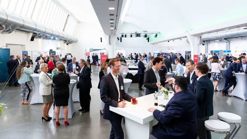 Darüber hinaus boten die Autovertriebstage viele Gelegenheiten für bilaterale Gespräche der Teilnehmer im Vogel Convention Center (VCC).  (Stefan Bausewein)