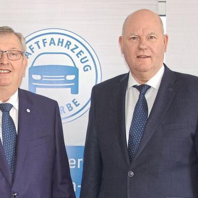 Präsentierten die Bilanz für 2025: (v. l.) Präsident Karl-Heinz Bley und Landespressesprecher Joachim Czychy. (Bild: Kfz-Gewerbe Niedersachsen-Bremen)