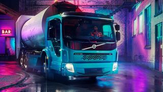 Die Müllabfuhr ist ein typisches Einsatzgebiet, das künftig elektrische Lkws bedienen könnten. Volvo Trucks zeigt auf der IAA, wie ein solcher Elektro-Müllwagen aussieht. (Volvo Trucks)