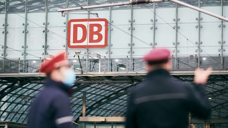 Die Union hatte in einem im Frühjahr vorgelegten Positionspapier die Zerschlagung des DB-Konzerns vorgeschlagen.