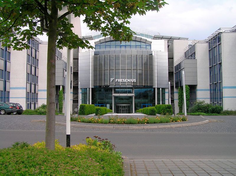 Platz 2: Fresenius mit einem Gehaltsgefälle von 79 (Das Bild zeigt die Konzernzentrale in Bad Homburg) (Von Karsten11 - Eigenes Werk, Gemeinfrei, https://commons.wikimedia.org/w/index.php?curid=6835594)