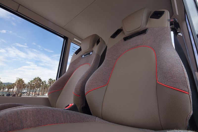  (Dingo Photo / Rinspeed)