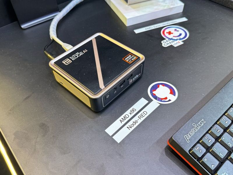 x86 für das Edge-Computing: Auf diesem kompakten Mini-PC (Sapphire Edge AI) läuft CtrlX OS, um beispielsweise IoT-Anwendungen wie Node-Red bereitzustellen. (Bild: mc/VCG)