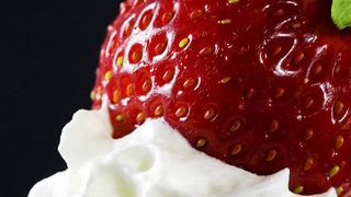 Welche Rolle soll Cloud-Computing spielen? Das Sahnehäubchen? Wie passen die restliche IT und Cloud-Computing zusammen? Die richtigen Portionen gehören zu den Voraussetzungen eines gemeinsamen Managements. (Ramona Heim/ Fotolia.com)