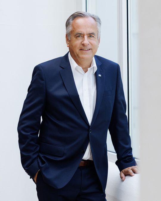 KommR Ing. Josef Simon ist Vorstand der NÖM AG.(Bild:  NÖM AG)