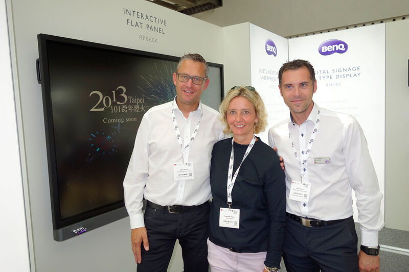 Stephanie Steen, IT-BUSINESS, mit (l.) Andre Hoock und Marc Rassier, BenQ, (Bild: IT-BUSINESS)