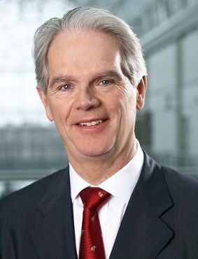 Dr. Peter-Alexander Wacker, Aufsichtsrat und ehemaliger Vorstandsvorsitzender der Wacker Chemie:„Für die Deutschen hatte die Industrie nach dem Krieg auch einen sehr hohen Stellenwert. Inzwischen geht es uns wahrscheinlich zu gut. Denn wir erkennen nicht, wie wichtig eine industrielle Basis für Deutschland ist.“    Süddeutsche Zeitung Nr. 24 vom 31.1.2011, S. 18 (Archiv: Vogel Business Media)