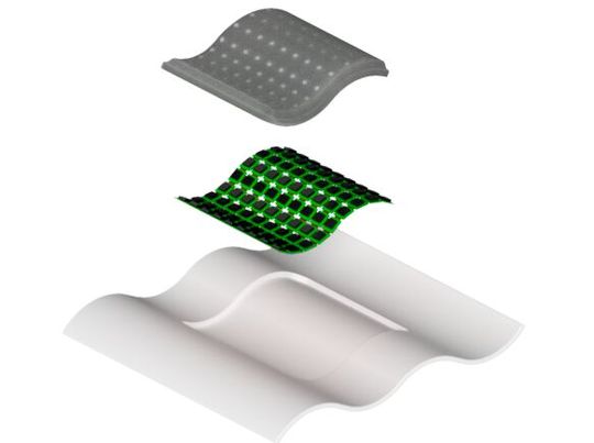 Die Basis für Humaine One ist ein flexibles, skalierbares Sensorarray mit einer Silikonmatrix, die Kontakt zur Hautoberfläche hat und darüber angeordneten Sensoren.(Bild:  Humain Solutions)