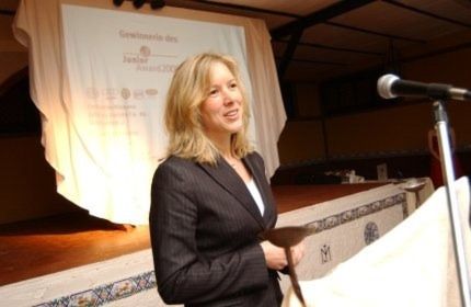 Christine Niemann (Raffay GmbH & Co. KG, Ahrensburg) freut sich über den 1. Platz beim Junior Award 2006.  (Archiv: Vogel Business Media)