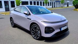 Der Xpeng G6 startet in der Standard-Range-Version fast voll ausgestattet bei 43.600 Euro.  (Bild: Mauritz – VCG)