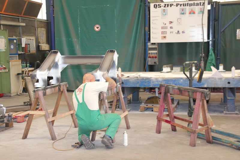 Im zerstörungsfreien Prüfbereich wird die Qualität geprüft. (Bild: Sonnenberg)