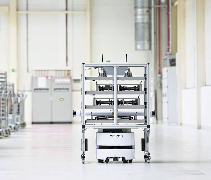 Škoda Auto setzt im Werk Vrchlabí vollautonomen Transportroboter vom Omron ein.  (Omron)