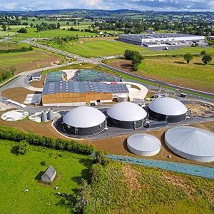 Im französischen Vire, in der Region Papillonnière, Normandie, ist im November 2020 eine Biomethananlage von Weltec Biopower in Betrieb gegangen.