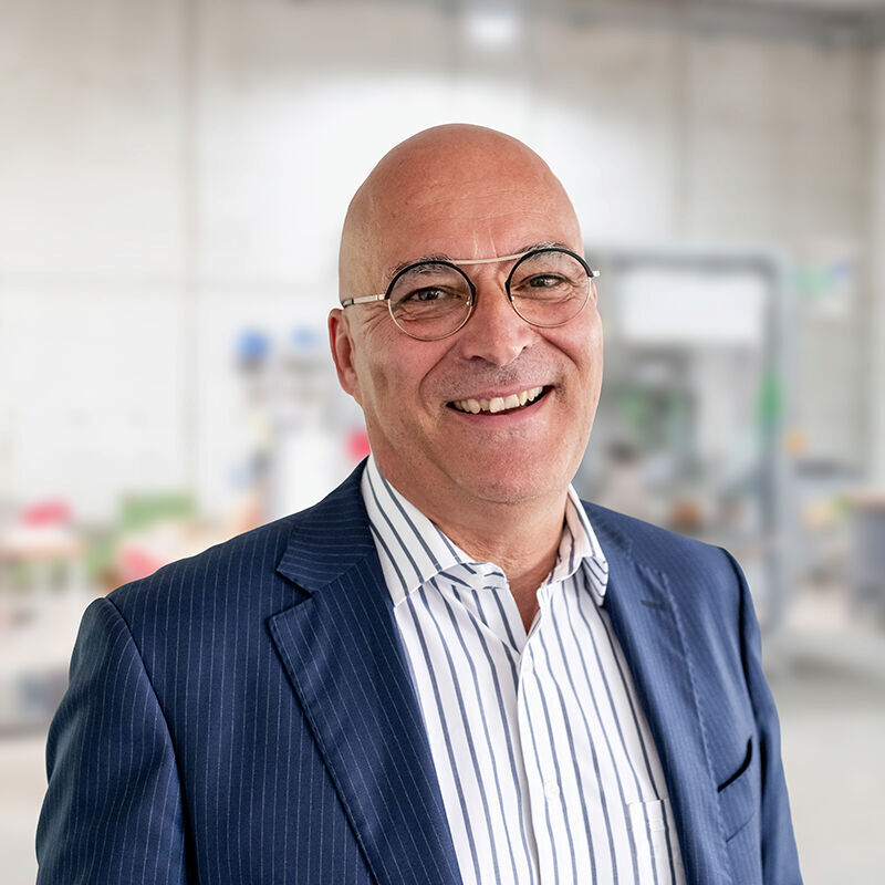 Cyrill Hugi, CEO von Enespa, leitet das Schweizer Unternehmen bei der Entwicklung einer Technologie, die Kunststoffabfälle in hochwertiges Öl umwandelt.