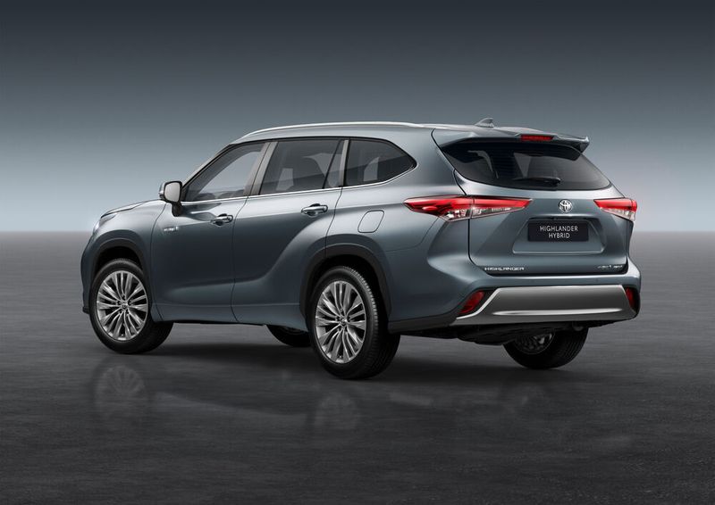 Das fast fünf Meter lange Allrad-SUV basiert auf der gleichen Plattform wie der aktuelle Toyota Camry. (Bild: Toyota)