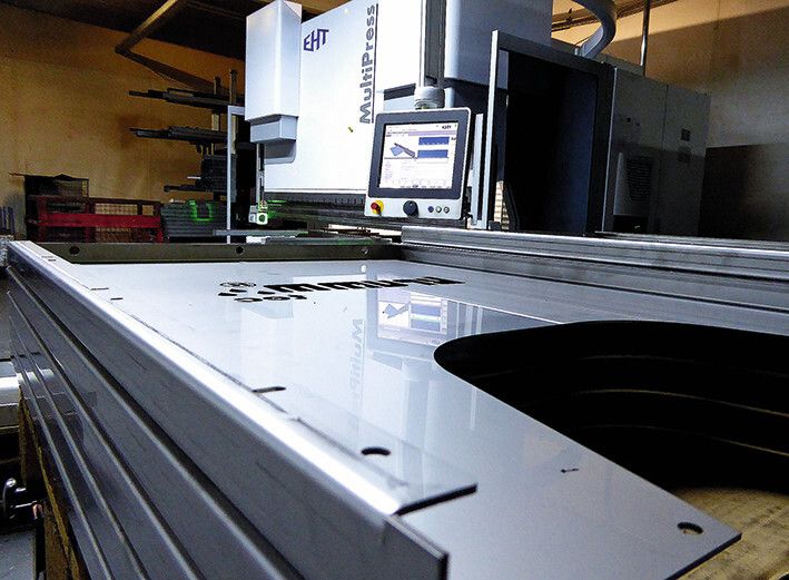 Mit der Multipress 170 von EHT hat Kopp in Emmendingen in die Zukunft investiert. Die Maschine ist vielseitig und einfach zu bedienen. Die Einfachheit gab den Ausschlag für die Investition. (Bild: Kuhn)