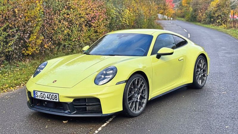 Sechs Jahre nach unserem ersten Test kehrt der 911 als Facelift-Modell 992.2 zurück – und sein eindeutiges Sportwagenkonzept fasziniert noch immer.(Bild:  Schreiner – VCG)