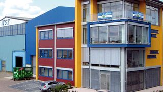 1,5 Mio. Euro sind in den Bau des Bürogebäudes von WST-Stein im Gewerbegebiet Rohrbach Süd II geflossen.Bild: WST-Stein (Archiv: Vogel Business Media)