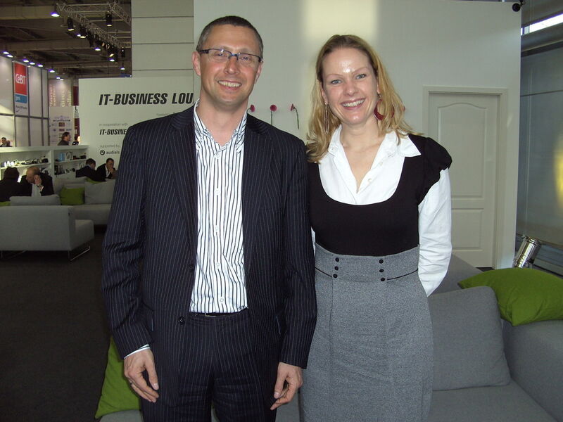 Oranje unter sich: Hannah Lamotte, IT-BUSINESS, und Joost van Leeuwen, OCZ (Archiv: Vogel Business Media)