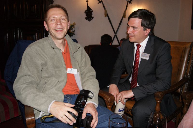 Peter Vietz im lockeren Gespräch mit ITANCIA-Chef Johann Roger. (Archiv: Vogel Business Media)