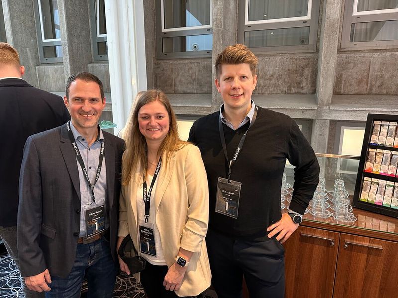 Kaffee-Klatsch unter (v. l.) Oliver Reiter (Systeam), Melina Springstubbe und Tim Lassen (Comline). (Bild: Vogel IT-Medien GmbH)