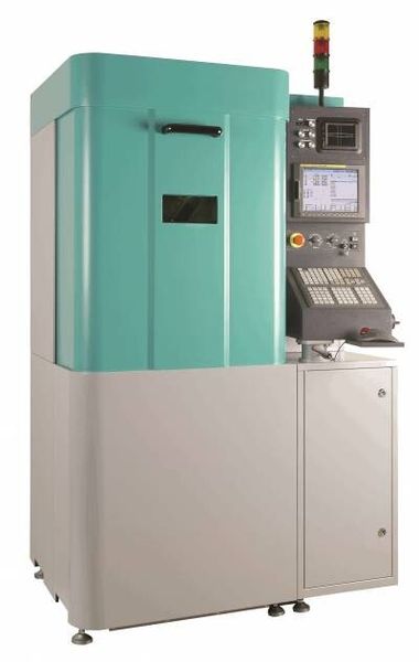 Für das Laser-Präzisions- und Mikroschweißen hat LLT Applikation das Maschinenkonzept EWS 200 mit Fanuc-Steuerung und bis zu fünf Achsen entwickelt. Hier können verschiedene Laserstrahlquellen, vorzugsweise Faserlaser, integriert werden. (Bild: Lasys)