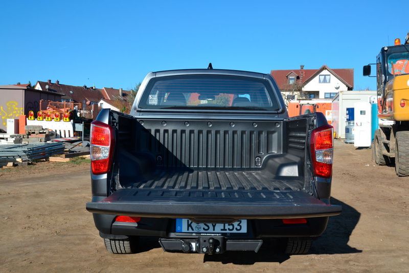Die Preise beginnen bei 23.990 Euro für die Version mit 2WD-Antrieb. Mit zuschaltbarem Allradantrieb gibt es den Pick-up ab 25.990 Euro. (Michel / »kfz-betrieb«)