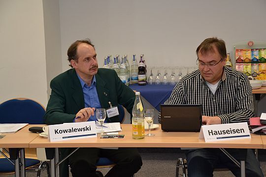 Steffen Kowalewski, Winter Automobilpartner, und Thomas Hauseisen vom Nutzfahrzeugbetrieb Kurt Liebrecht. (Archiv: Vogel Business Media)
