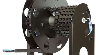 Die E-Spool von Igus ist in drei Längenvarianten (0-4 m, 4-7 m und 7-14 m) sowie mit den Innenbreiten (E-Kette der Serie 1400) 80 und 125 mm erhältlich. (Igus)