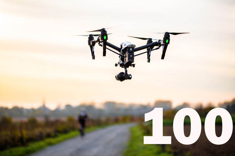 Meter dürfen Drohnen in Deutschland maximal aufsteigen. Im internationalen Vergleich ist dieses Limit gering: In 85 Ländern ist es erlaubt, mit einer Drohne höher zu fliegen. Wer in Deutschland gegen die Drohnen-Verordnung verstößt, muss bis zu 50.000 Euro zahlen. (gemeinfrei)