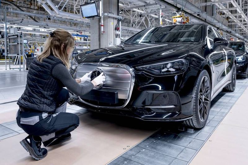 The new model from Kecskemét: the fully electric C-Class. An extended version will be produced by Mercedes in China from 2027.(Source:  Mercedes-Benz)