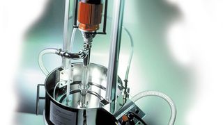 Fassentleerung mit Exzenterschneckenpumpe bei hochviskosen Medien, die nicht mehr fließen. (Archiv: Vogel Business Media)