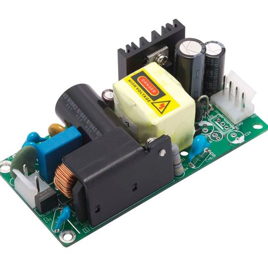 Bild 1: Betriebsmittel müssen nach dem Stand der Technik so entworfen und hergestellt sein, dass die von ihnen verursachten elektromagnetischen Störungen keinen Pegel erreichen, bei dem ein bestimmungsgemäßer Betrieb von Funk- und Telekommunikationsgeräten oder anderen Betriebsmitteln nicht möglich ist. Bild 1: Betriebsmittel müssen nach dem Stand der Technik so entworfen und hergestellt sein, dass die von ihnen verursachten elektromagnetischen Störungen keinen Pegel erreichen, bei dem ein bestimmungsgemäßer Betrieb von Funk- und Telekommunikationsgeräten oder anderen Betriebsmitteln nicht möglich ist.