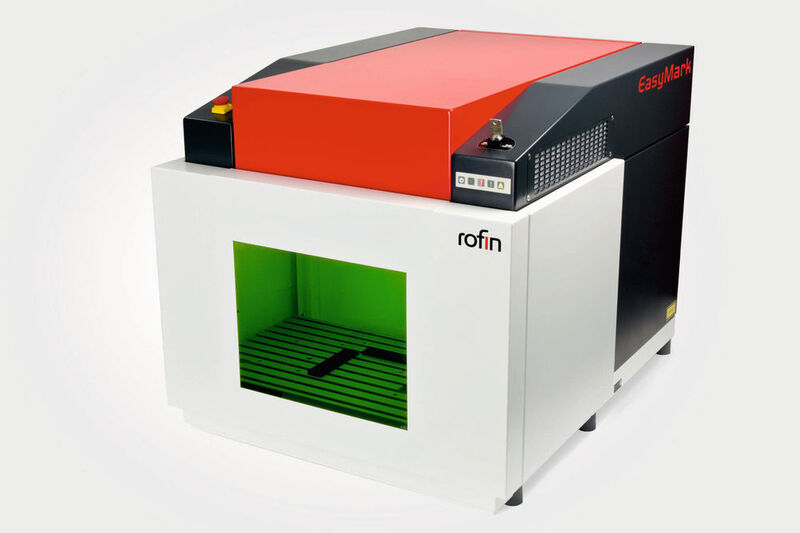 Der Easymark von Rofin ist auch zu Gast auf der K 2016 und punkte nicht nur mit seiner Möglichkeit zum Lasermarkieren von Kunststoffen im Desktop-Format. (Rofin)