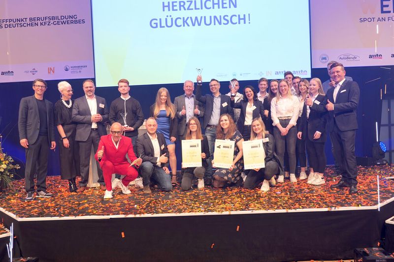 Die Gewinner der Autoberufe-Awards beim Treffpunkt Berufsbildung in Fulda im Apri 2022. (Bild: Schmidt/autoFACHMANN)