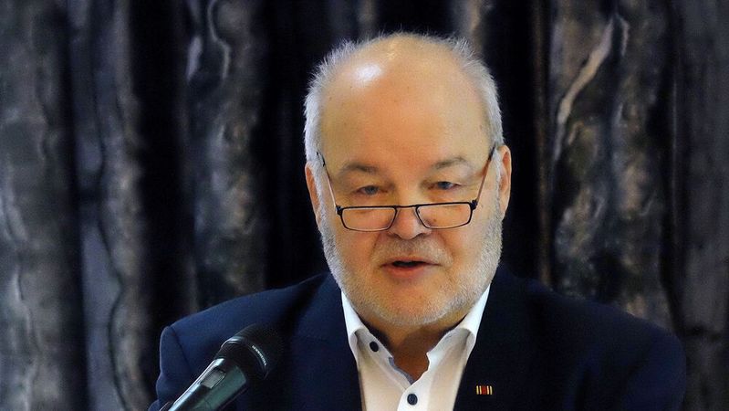 Albert Vetterl, Präsident des bayerischen Kraftfahrzeuggewerbes, informierte die Mitglieder in Bad Griesbach über die aktuelle Lage der Betriebe und die Gespräche des Vorstands mit Vertretern aus der Politik.(Bild:  Zietz - VCG)