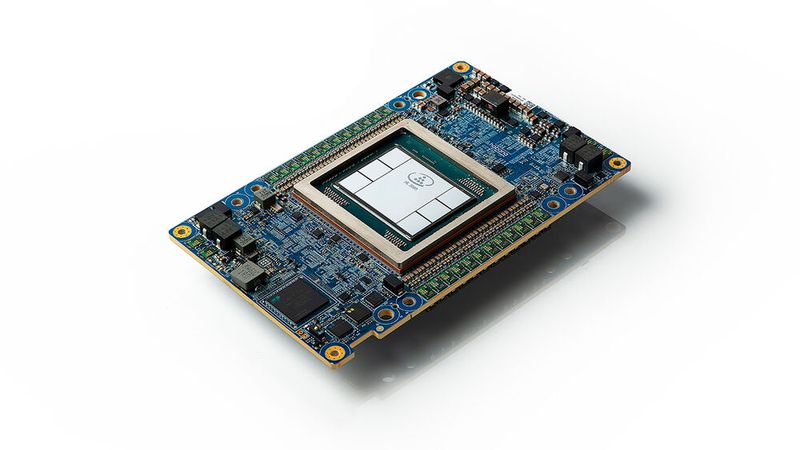 Der Gaudi2-Prozessor der Intel-Tochter Habana Labs soll bei bestimmten KI-Aufgaben eine Leistung liefern, die sogar an Nvidias deutlich kostpieligere H100-GPU heranreicht.  (Bild: Intel)