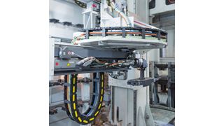 Immer wenn in der Industrie Kabel bewegt werden, kommen zu ihrem Schutz Schleppketten zum Einsatz – Zeit können die Anwender sparen, wenn sie diese fertig bestückt als komplette Systeme kaufen. (Lapp/Maiwolf)