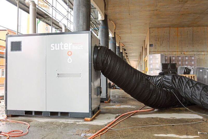 Die mobilen Pellet-Heizungen der Suter-Gruppe sorgen für Wärme auf Baustellen, in Arenen oder Festzelten. (Schneider Electric)