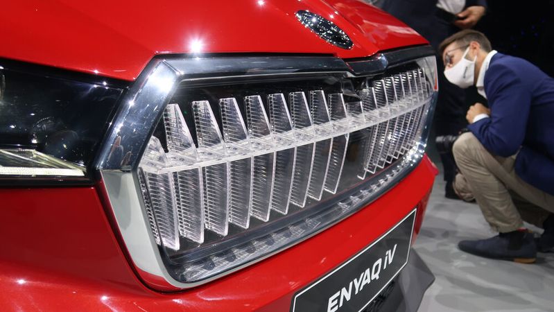 Skoda sieht sich mit dem Enyaq gut gerüstet fürs Elektrozeitalter. Im Frühjahr 2021 rollt das Elektro-Modell in den Handel. Einen früheren Marktstart habe Corona verhindert, bedauert der Importeur.(Bild:  Grimm/»kfz-betrieb«)