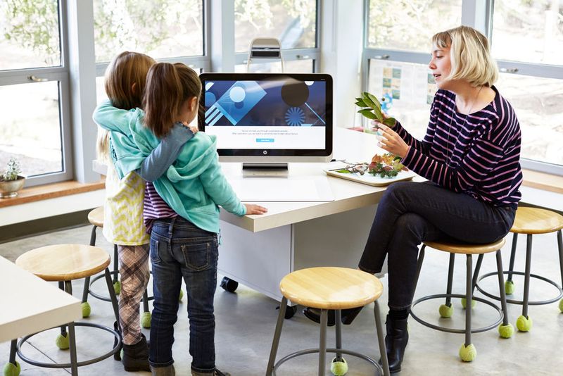HP will die Pro-Version des innovativen All-in-One-Rechners Sprout auch im Bildungssektor etablieren. Er soll mit 3D-Kamera und einer als zweites Display einsetzbaren Touch-Matte  spielerisches Lernen ermöglichen. (Bild: HP)