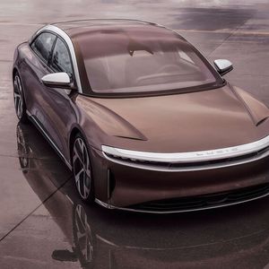 Das schnittige Schmuckstück mit den fließenden Linien protzt mit aberwitzigen 1.111 hp und mehr als 1.000 Nm Drehmoment zumindest für die Erstauflage.(Lucid)