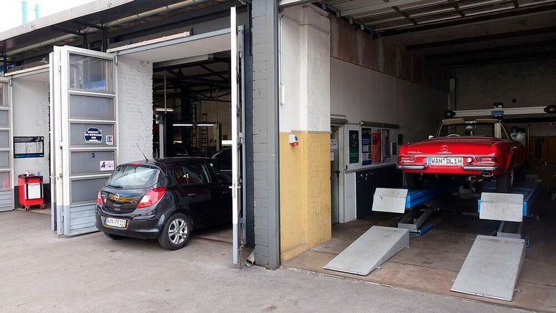 Ob für Kleinwagen oder Klassiker: Bei Autoservice Micha finden alle Kunden professionelle Hilfe.(Bild:  Rosenow/»kfz-betrieb«)