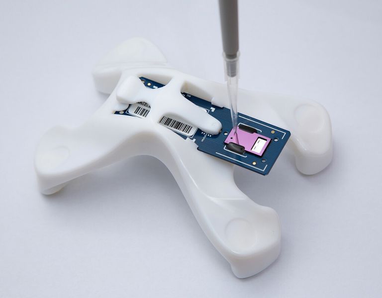 Chips für Anwendungen im Gesundheitswesen: ST liefert u.a. Silizium für Veredus Laboratories' Lab-on-Chip-Lösung für die Multiplex-Molekulardiagnose mehrfach medikamentenresistenter Tuberkulose-Erreger (STMicroelectronics)