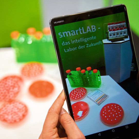 Die Digitalisierung ist für moderne Laborarbeit entscheidend. Auf der Labvolution im Mai 2023 wird die Labordigitalisierung eines der wichtigsten Themen sein. Die Digitalisierung ist für moderne Laborarbeit entscheidend. Auf der Labvolution im Mai 2023 wird die Labordigitalisierung eines der wichtigsten Themen sein.