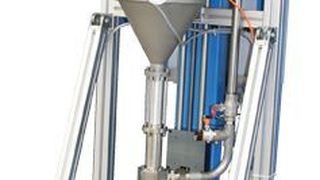 Das Entgasungssystem Visco-Treat-Inline kommt zwischen Fassentleerung und Dosierstelle zum Einsatz.  (Bild: ViscoTec)