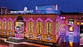 SHOW ME heißt die aktuelle Produktion im Berliner Friedrichstadt-Palast (Friedrichstadt-Palast/Bild: Götz Schleser)