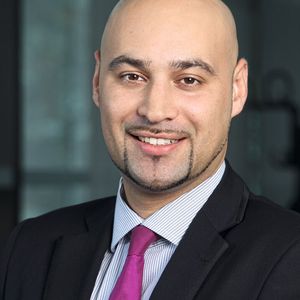 „Die erfolgreiche Entwicklung von Innovationen im Sinne von autonomen, interaktiven und dynamisch vernetzten Produkten gelingt uns nur durch ebenso innovative Lösungen im Engineering“, betont Professor Roman Dumitrescu, Direktor des Fraunhofer IEM und Geschäfstführer it`s OWL. (Bild:  fraunhofer)