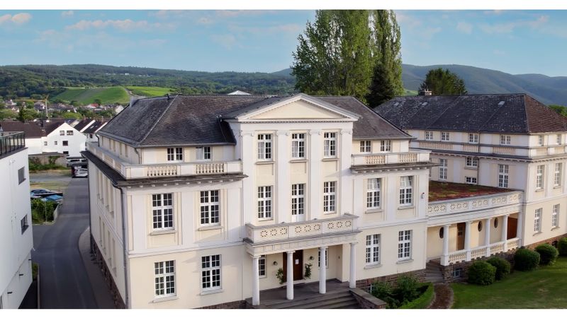 Bildunterschrift: Neue Technologien im klassischen Gebäude: der Firmensitz der Klaes GmbH & Co. KG in Bad Neuenahr (Bild:  Klaes GmbH & Co. KG)